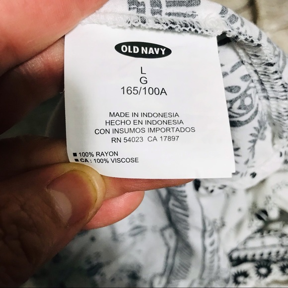 Old Navy Flowy tank with adjustable straps Size Large Pit to pit approx: 20 i - Picture 6 of 6